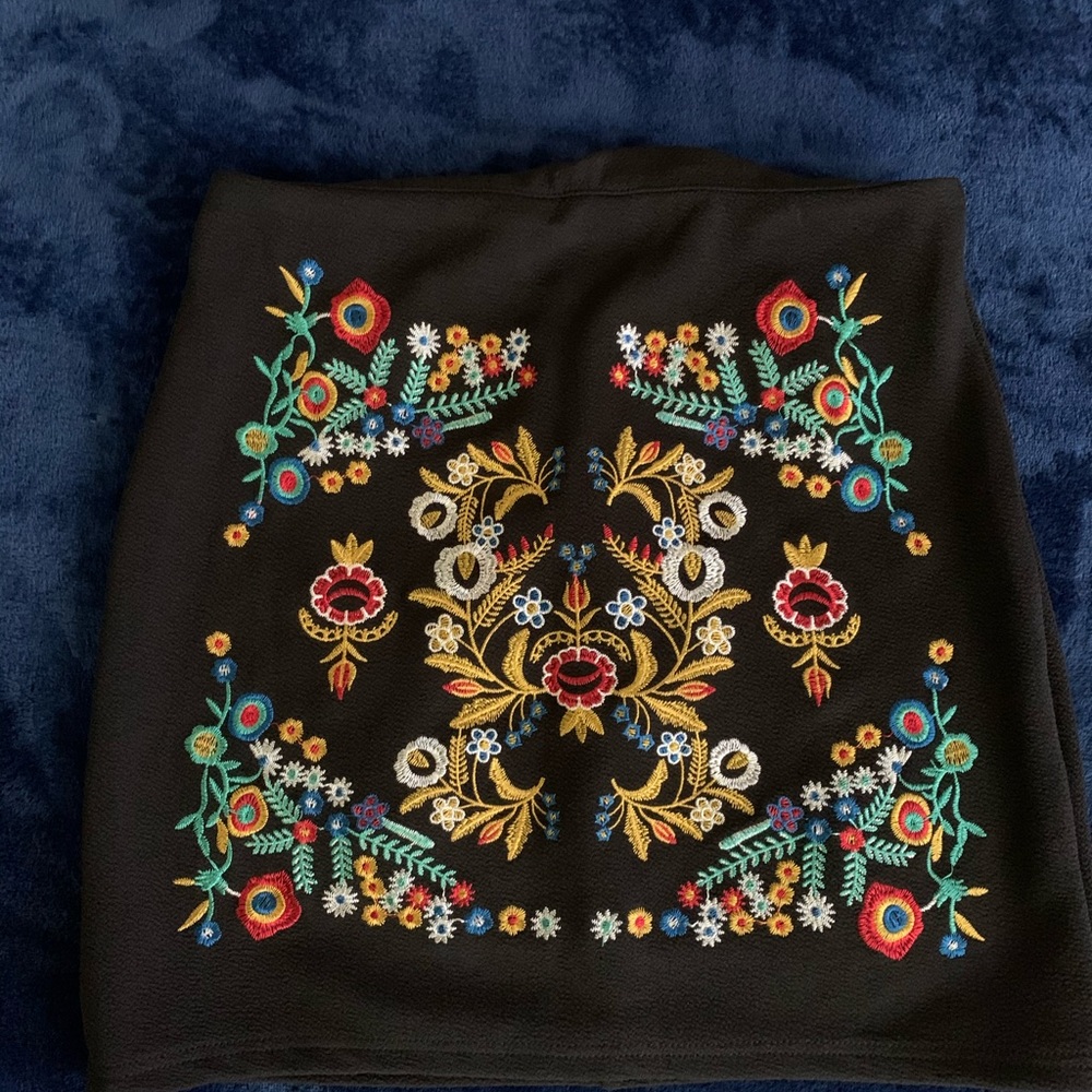Embroidered mini skirt
